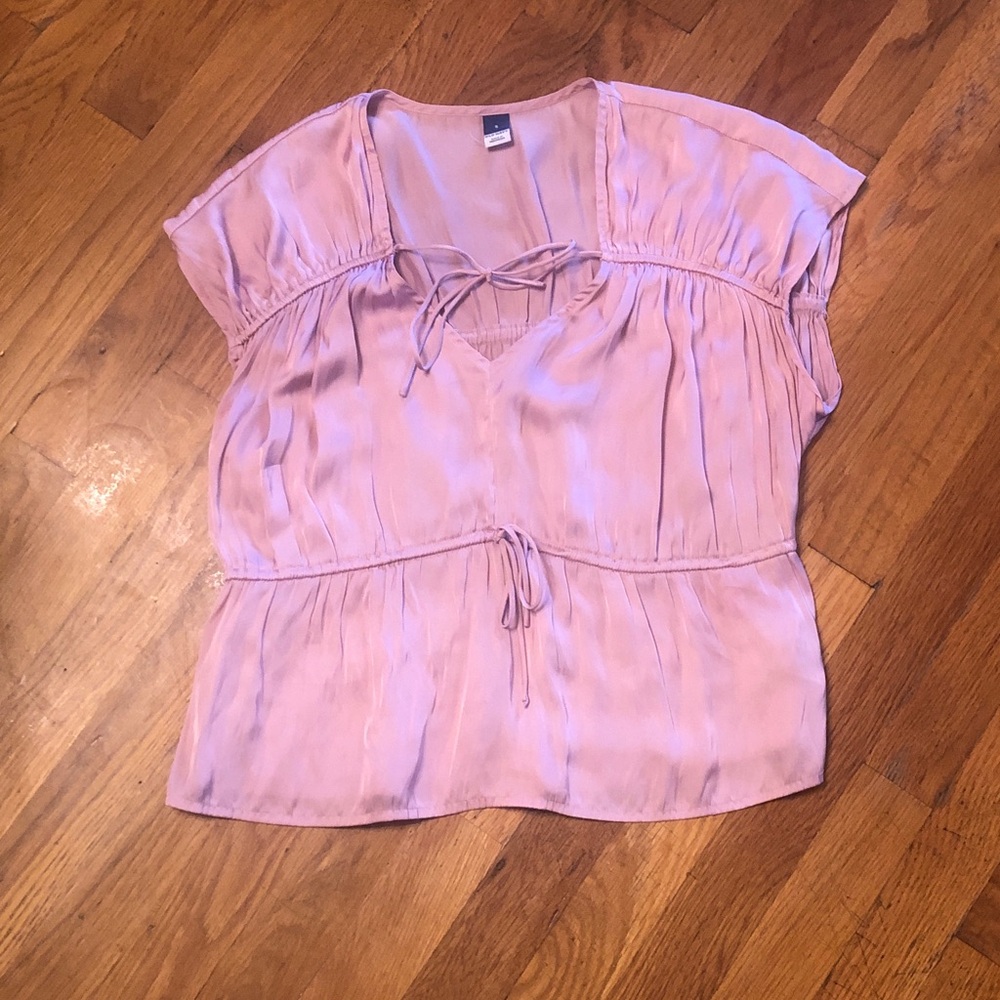 🩷OLD NAVY SILKY TOP